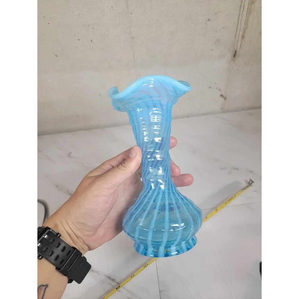 Vtg Fenton Blue Opalescent Spiral Optic Vase with Tri Corner Crimp‎ 7.5 Swirl